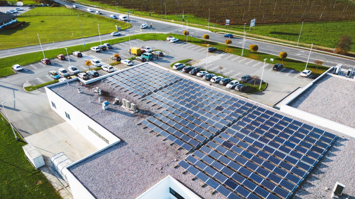 Grandi impianti fotovoltaici: tutti i servizi Efficasa per la tua azienda