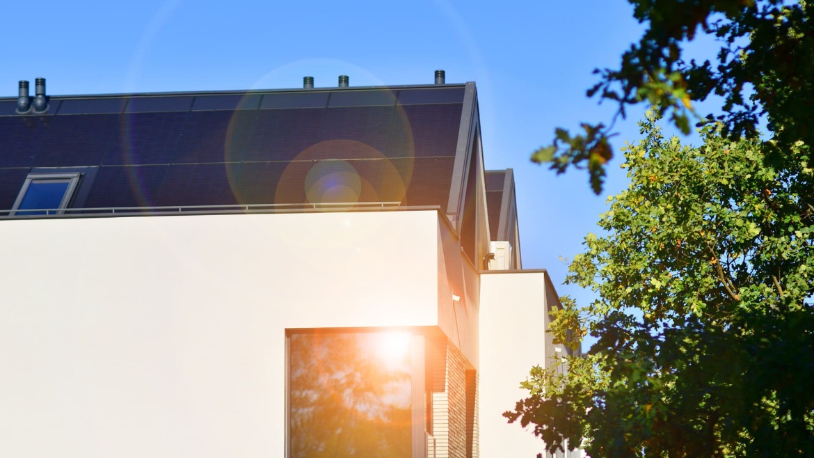 Obbligo fotovoltaico nuove costruzioni: cosa prevede la normativa e cosa devi fare davvero