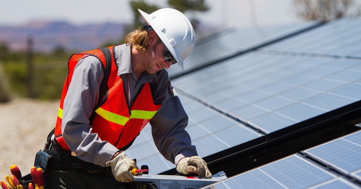 Sei un installatore fotovoltaico? Ecobonus e sconto in fattura sugli impianti per i tuoi clienti con Efficasa